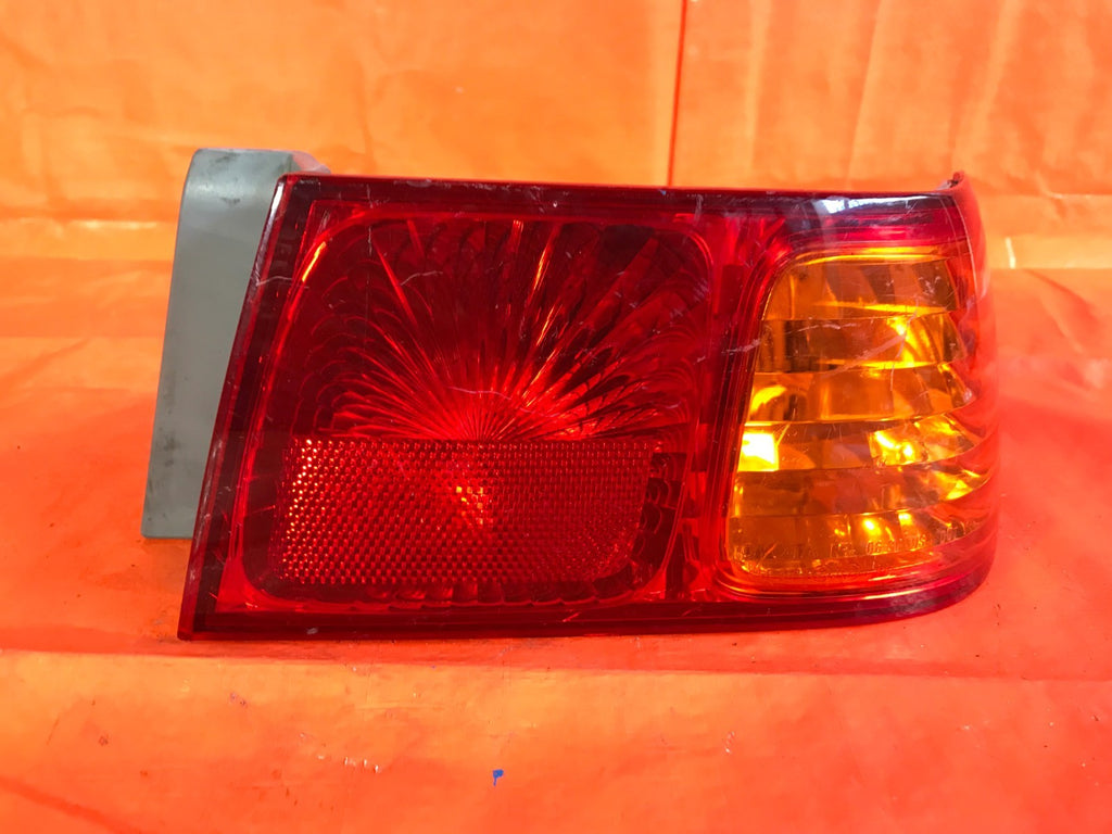 OEM 2000 00 TOYOTA CAMRY PASSENGER RIGHT OUTER TAIL LIGHT LAMP R RH2