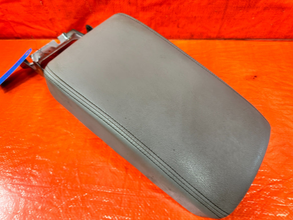 09 14 ACURA TSX   ARM REST / CENTER CONSOLE STORAGE COMPARTMENT   GRAY OEM #3213