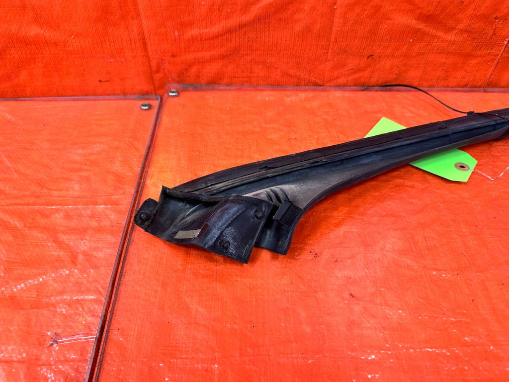 10 16 HYUNDAI GENESIS COUPE   RIGHT DOOR UPPER WEATHER STRIP SEAL OEM #2997