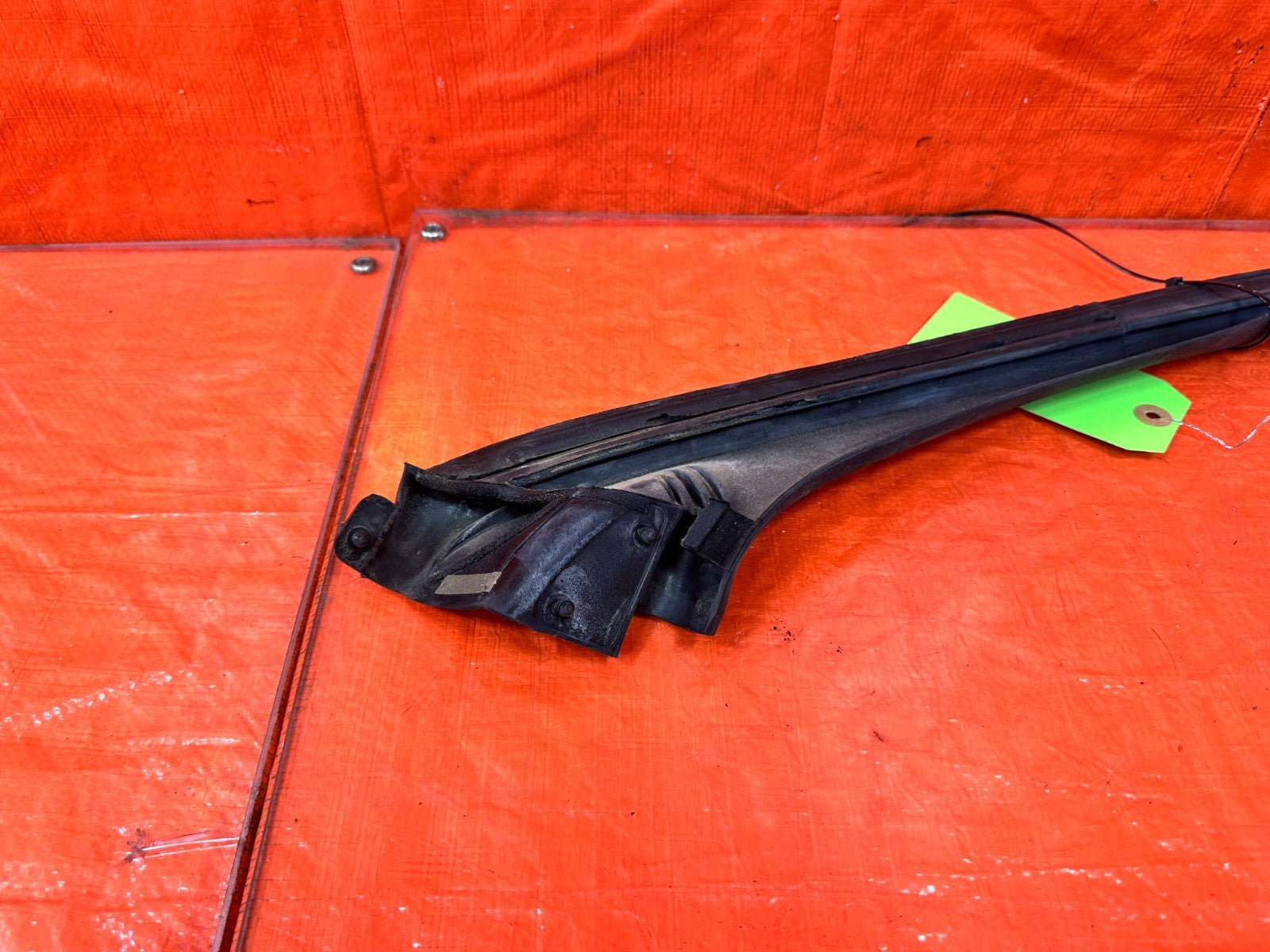 10 16 HYUNDAI GENESIS COUPE   RIGHT DOOR UPPER WEATHER STRIP SEAL OEM #2997