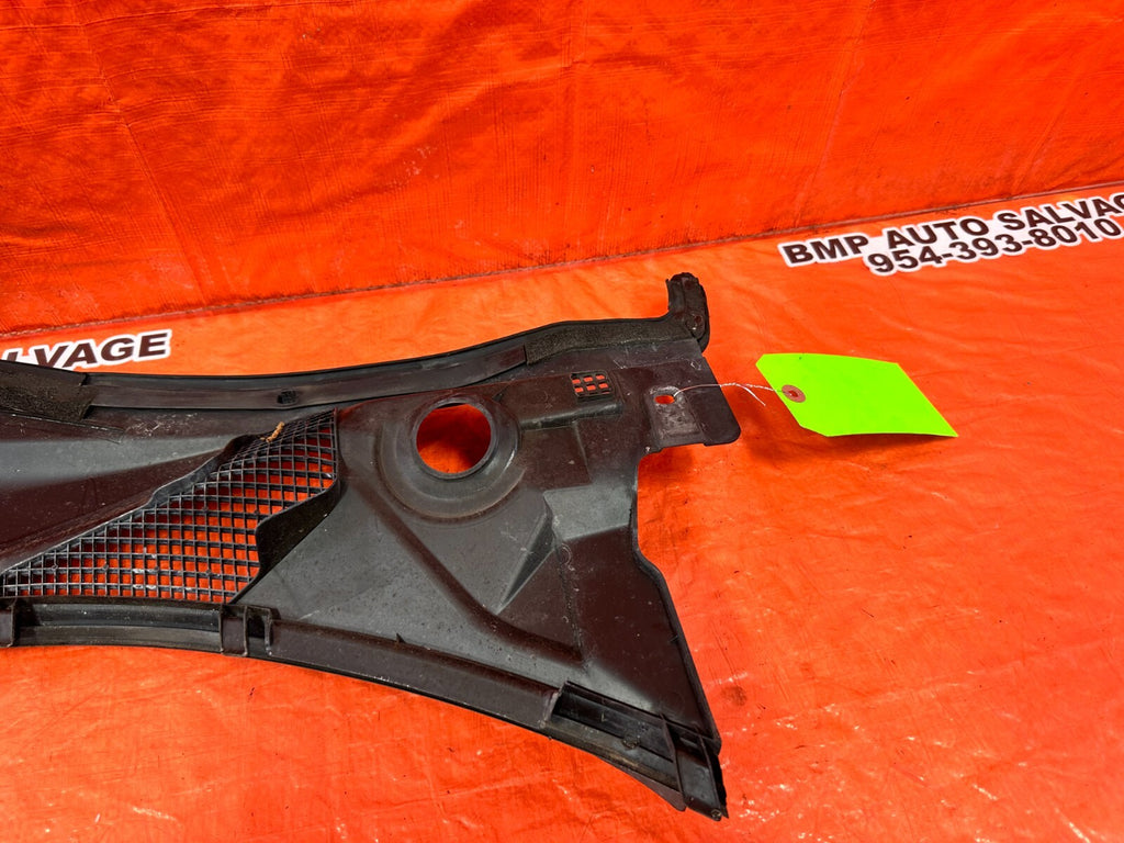 02 10 LEXUS SC430   WINDSHIELD WIPER COWL TRIM PLASTIC   OEM FACTORY #26112