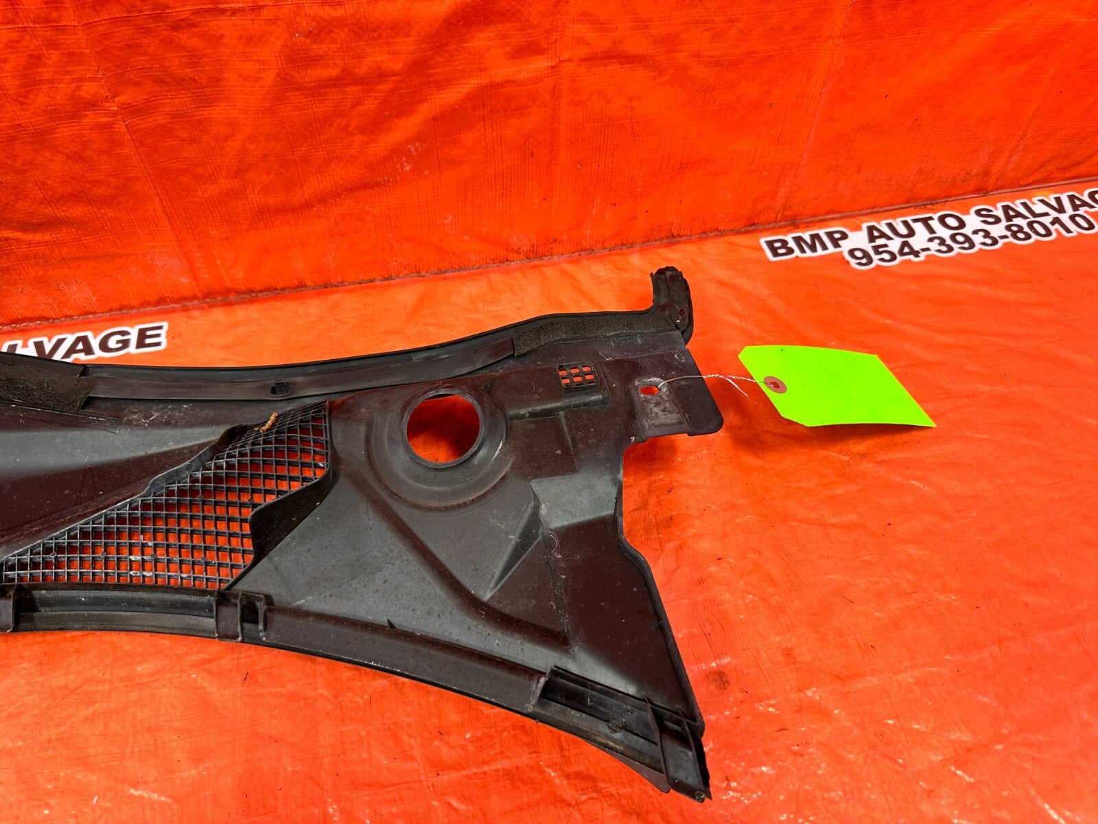 02 10 LEXUS SC430   WINDSHIELD WIPER COWL TRIM PLASTIC   OEM FACTORY #26112