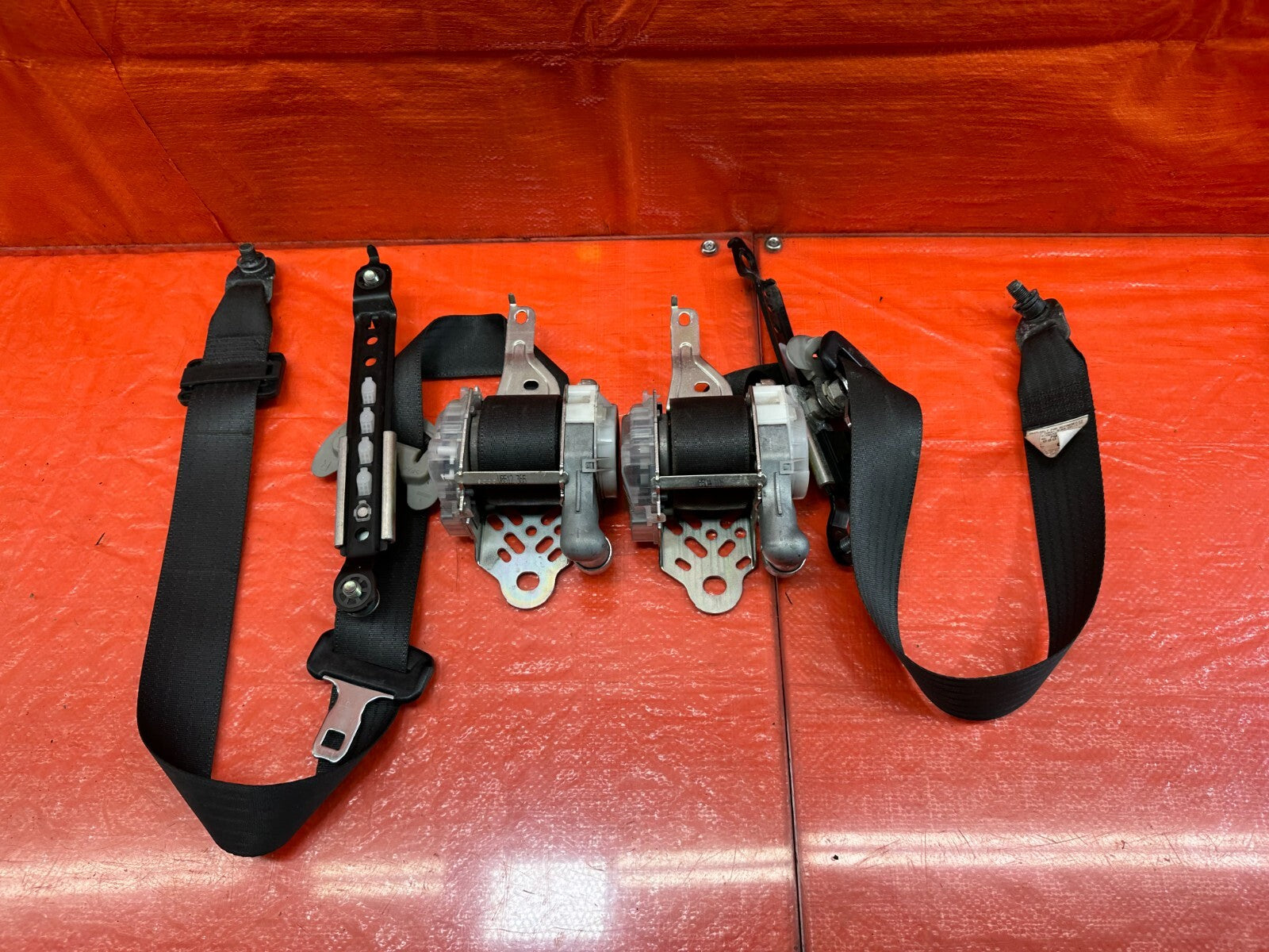 08 09 LANCER EVOLUTION X EVO 10   LEFT & RIGHT FRONT SEAT BELTS   OEM OE #2178