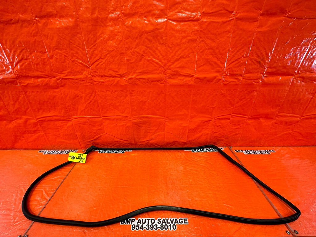 08 12 HONDA ACCORD SEDAN PASSENGER RIGHT REAR DOOR WEATHER STRIP RUBBER OEM 2510