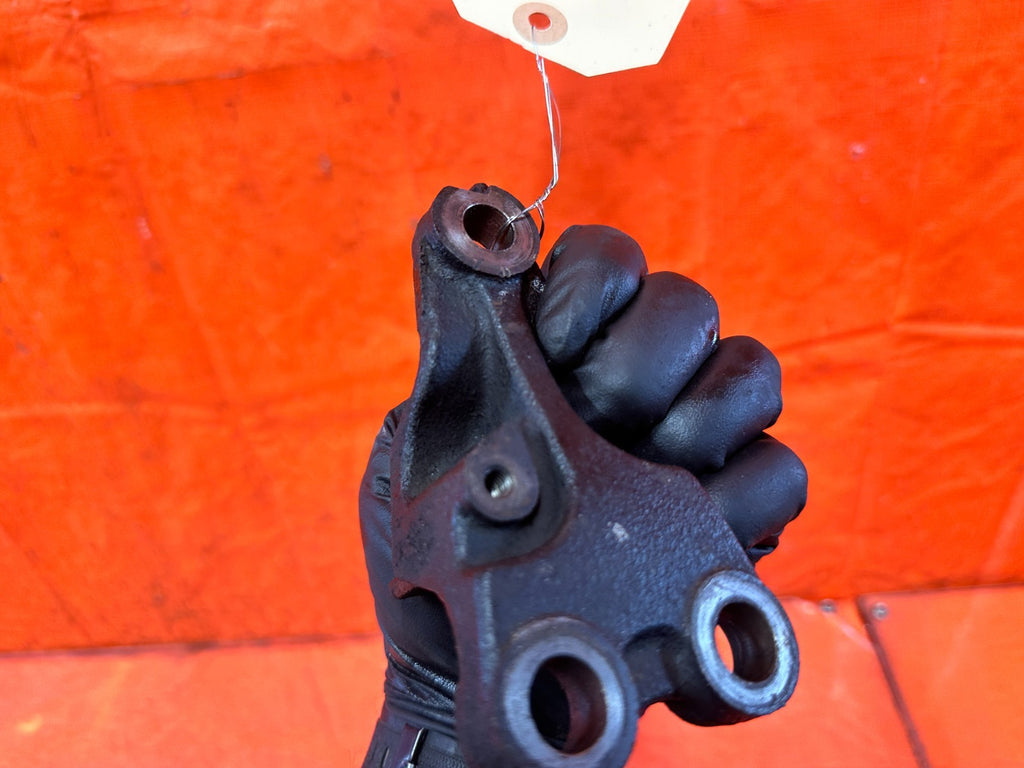 02 06 ACURA RSX K20 ENGINE PASSENGER SIDE POST MOUNT BRACKET OEM 3296
