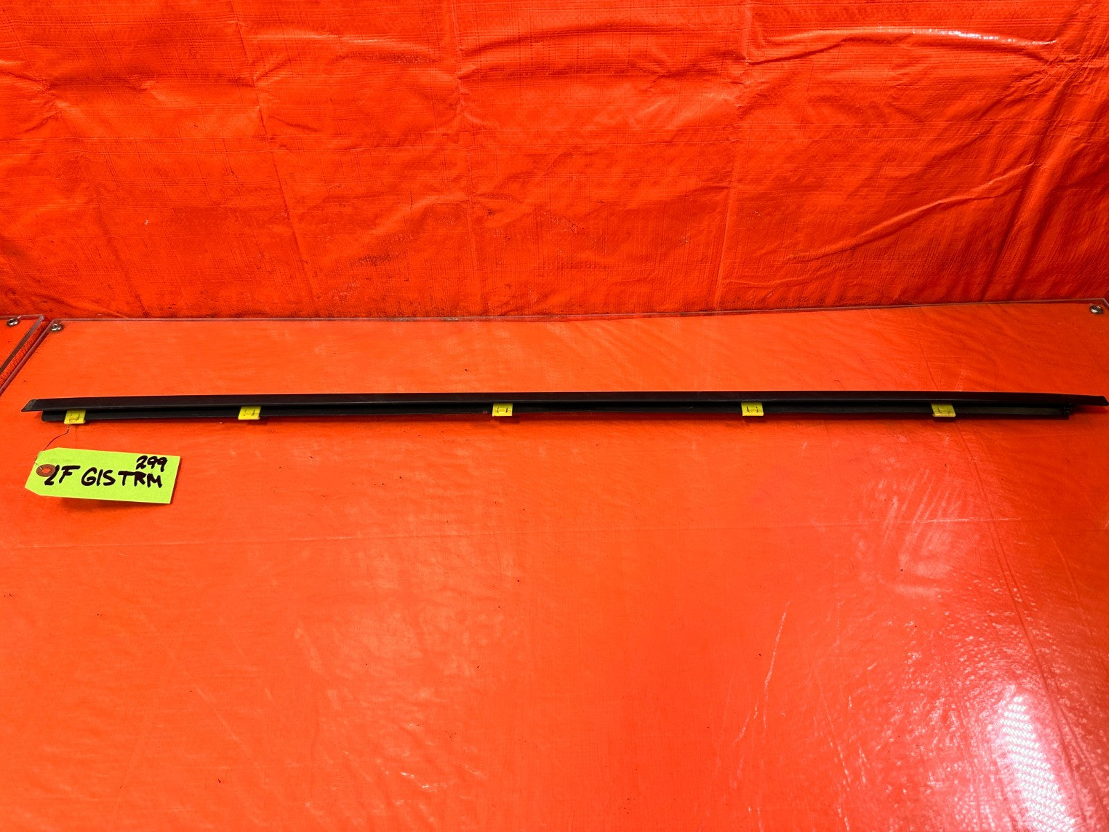 10 16 HYUNDAI GENESIS COUPE   DRIVER LEFT EXTERIOR WINDOW GLASS TRIM   OEM 2990