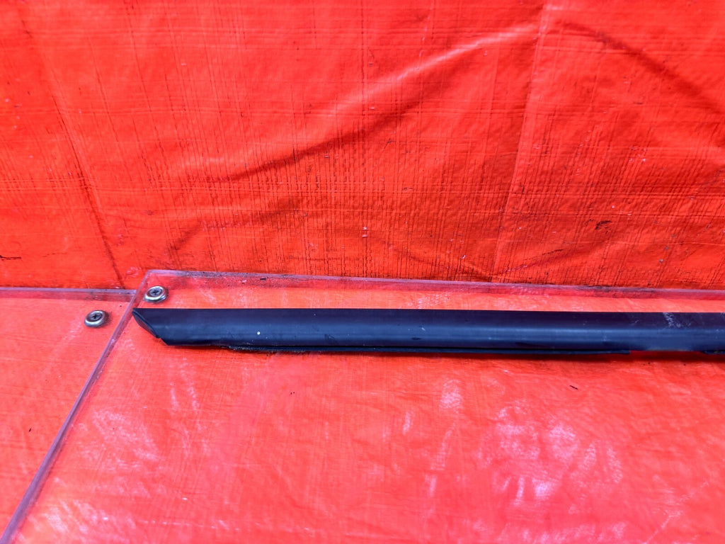 FRS BRZ & 86   PASSENGER RIGHT EXTERIOR WINDOW GLASS TRIM   OEM #2935