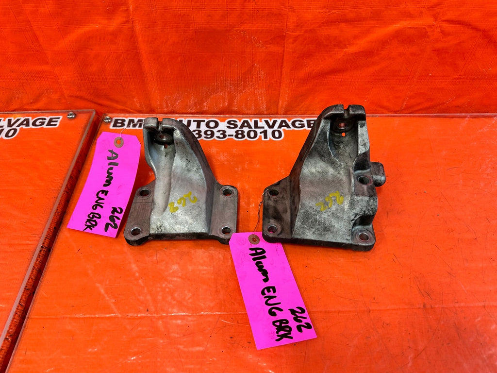 03 09 NISSAN 350Z   LEFT AND RIGHT ALUMINUM ENGINE BLOCK BRACKETS   OEM #2620
