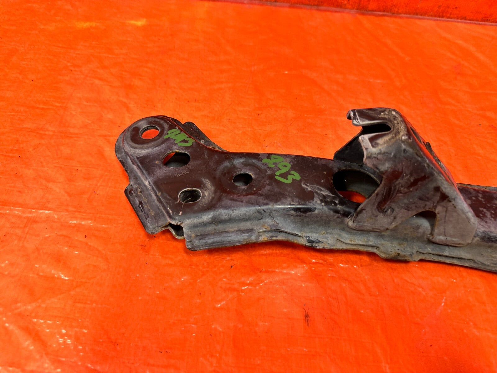 13 16 SCION FRS 17 20 86 13 20 BRZ DRIVER LEFT SUBFRAME SWAY BAR BRACKET OEM 2931