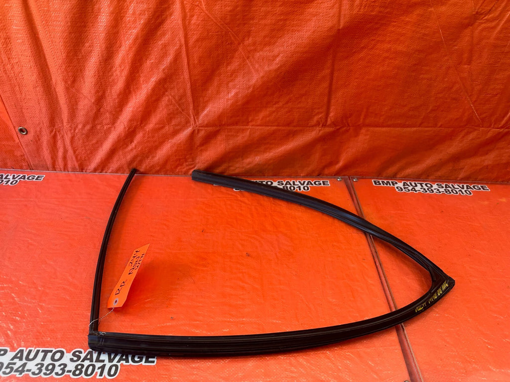 07 12 LEXUS ES350   PASSENGER RIGHT REAR WINDOW GLASS RUN CHANNEL   OEM #2449