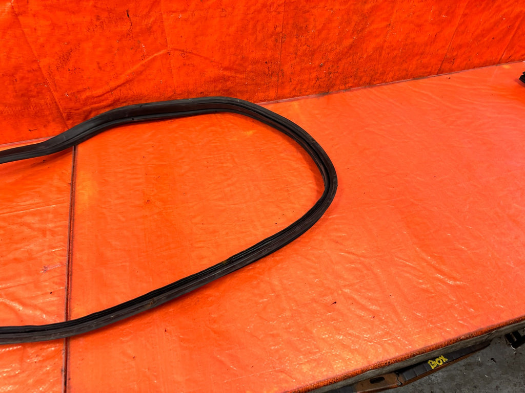 10 16 HYUNDAI GENESIS COUPE TRUNK WEATHER STRIP TRIM GASKET LINER LINING OEM 3181