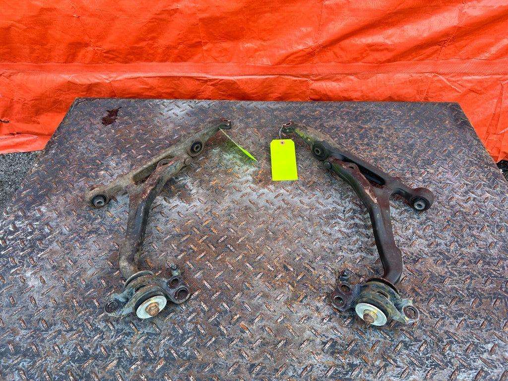 93 97 HONDA DEL SOL   LEFT AND RIGHT FRONT LOWER CONTROL ARMS   CORE USE ONLY10