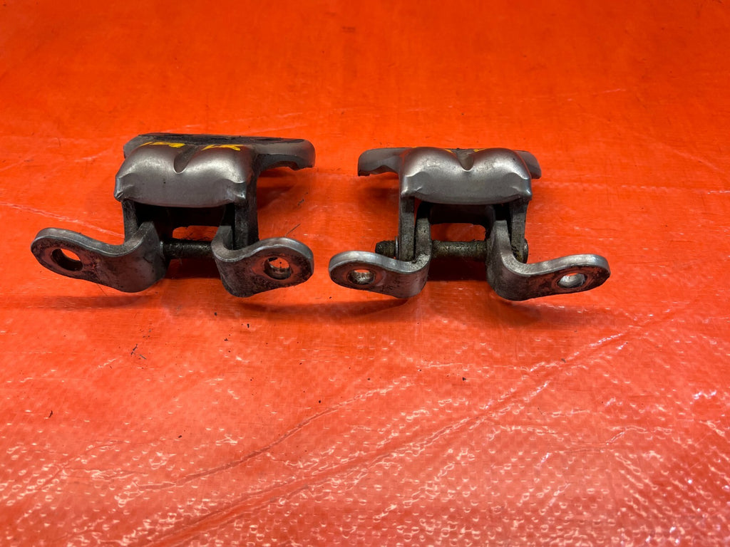90 01 ACURA INTEGRA SEDAN 4D   DOOR HINGE SET UPPER & LOWER   LEFT REAR OEM #1599