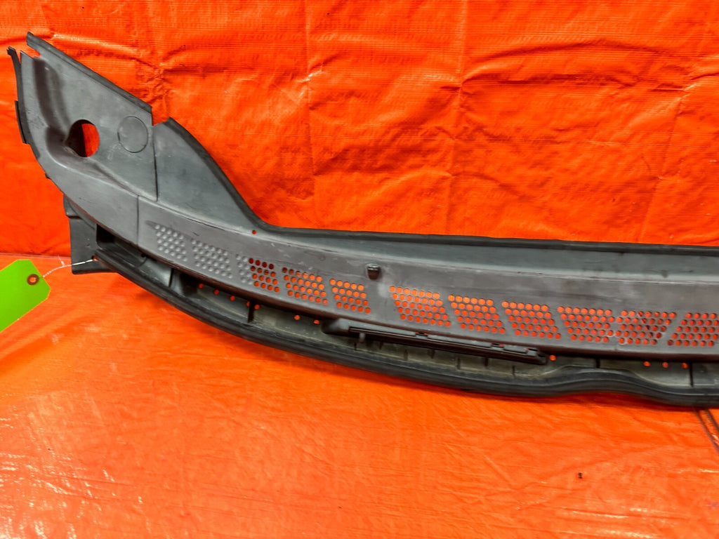 06 11 CIVIC 4D SEDAN   CENTER WINDSHIELD WIPER COWL TRIM PLASTIC OE OEM FA5 FLAW6