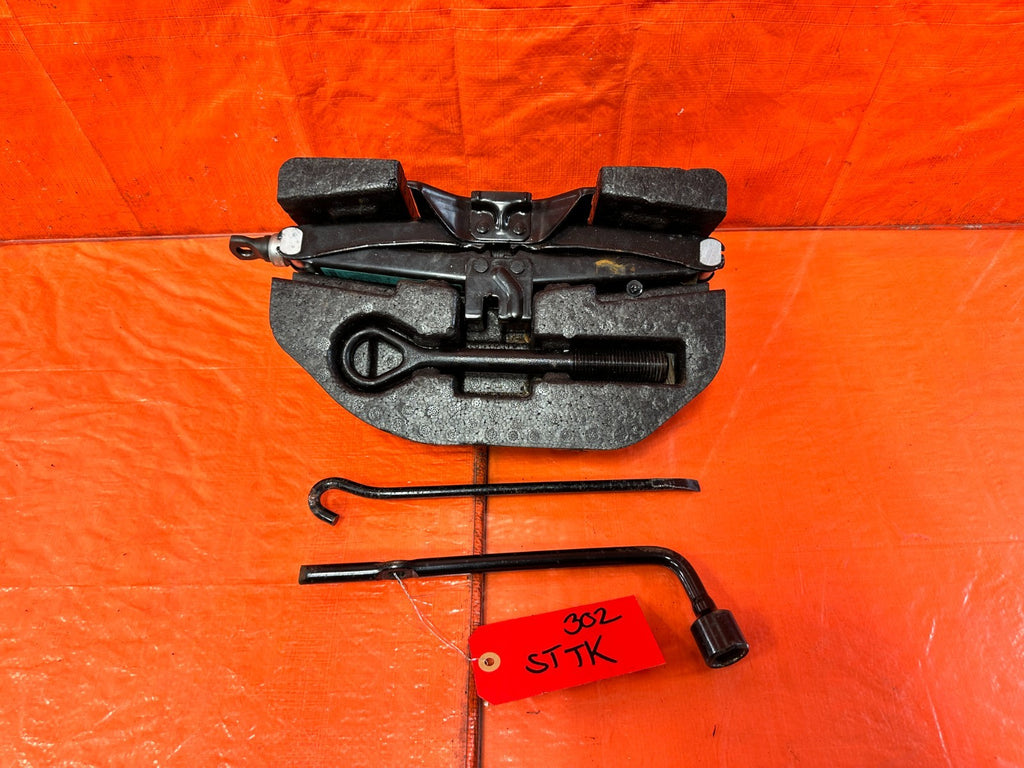 13 16 HYUNDAI GENESIS COUPE   SPARE TIRE TOOL KIT W/ SCISSOR JACK & ALL OEM #3020