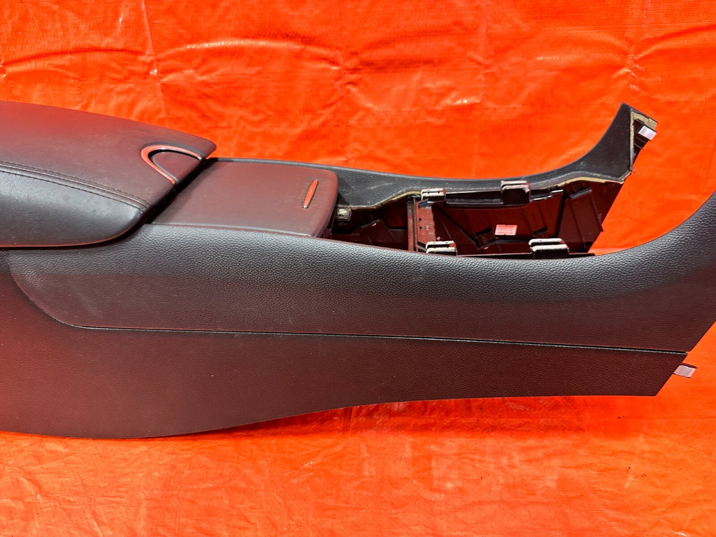 09 15 INFINITI G37 CONVERTIBLE   ARM REST / CENTER CONSOLE STORAGE COMPARTMENT  3