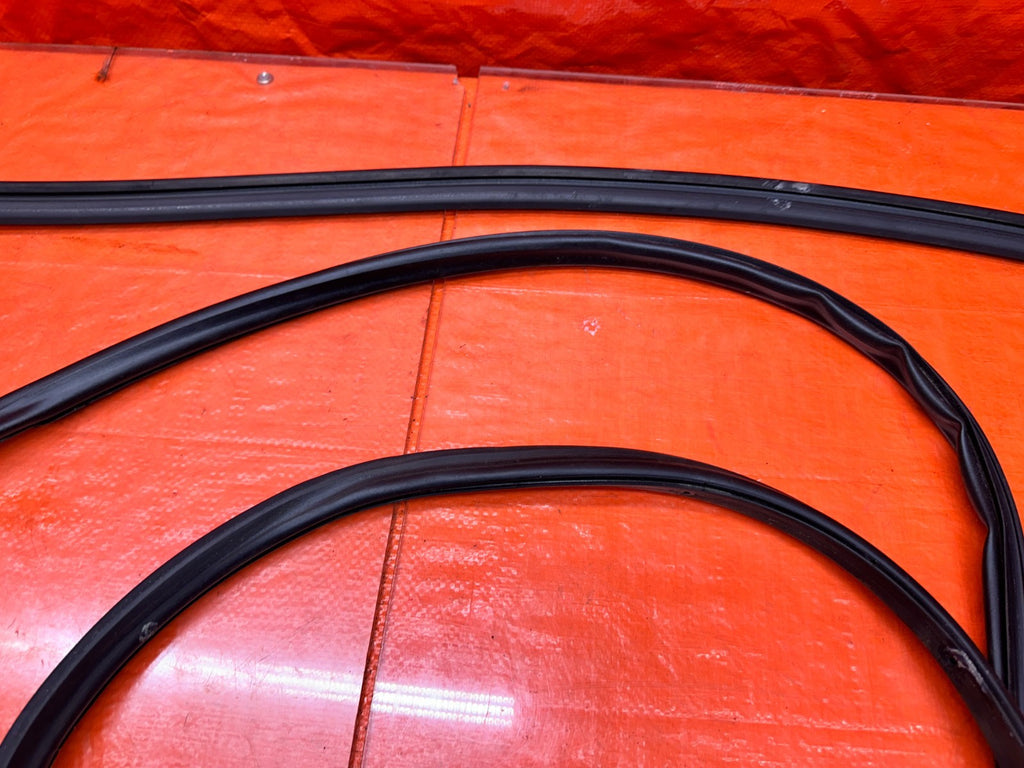 97 01 HONDA PRELUDE 2.2L PASSENGER RIGHT FRONT DOOR WEATHER STRIP SEAL OEM #3358