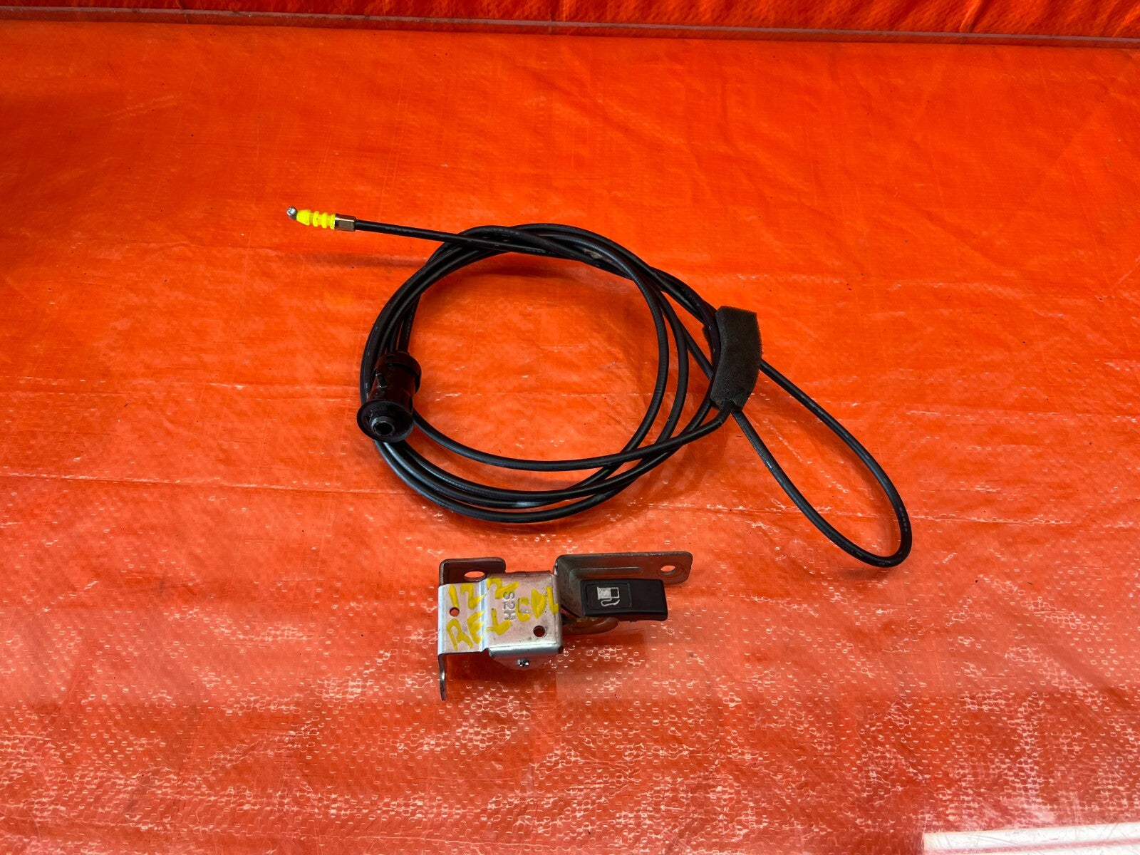 02 06 ACURA RSX BASE & TYPE S   GAS FUEL LID RELEASE CABLE W/ LEVER   OEM 1228