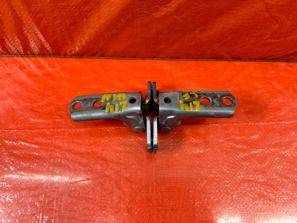 08 15 LANCER EVOLUTION X EVO 10   DOOR HINGE SET UPPER & LOWER LEFT FRONT 2147