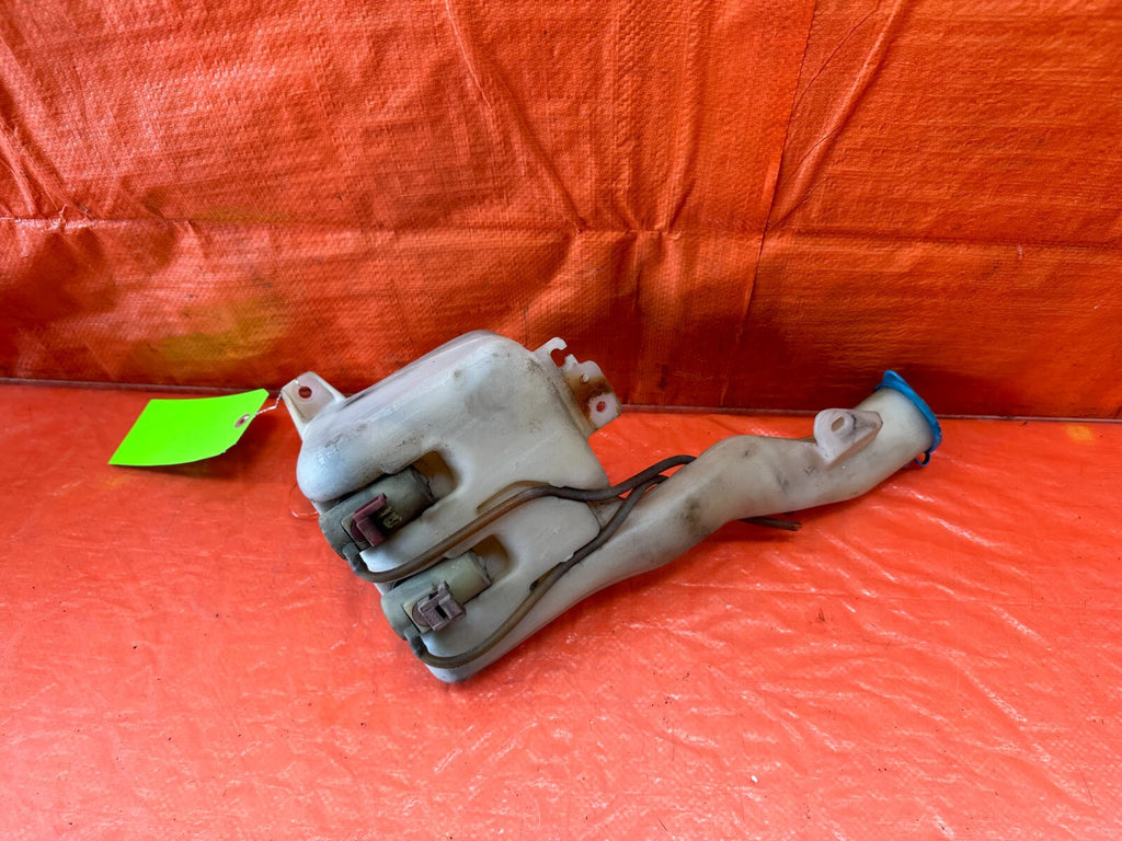 88 89 HONDA CRX DX SI   WINDSHIELD WIPER RESERVOIR TANK W/ MOTOR   OEM #2437