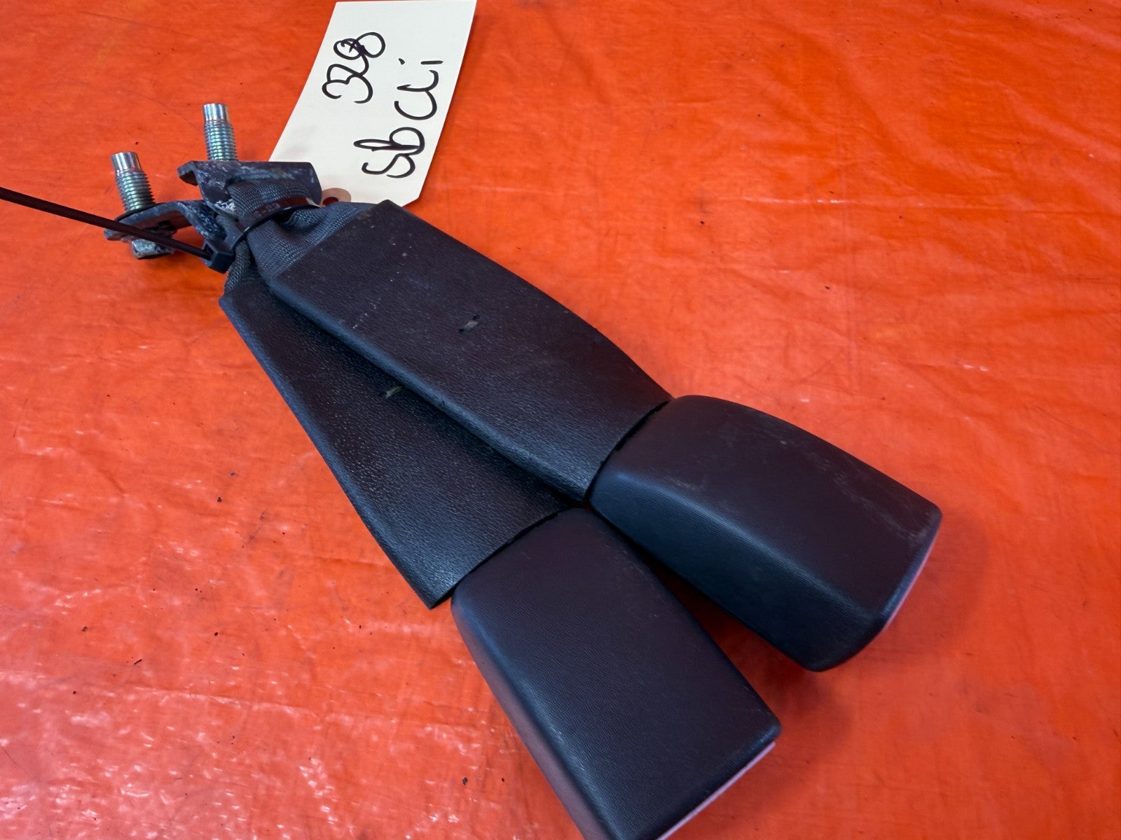 08 15 INFINITI G37 & Q60 COUPE   LEFT RIGHT REAR REAR SEAT BELT BUCKLE CLIP 3286
