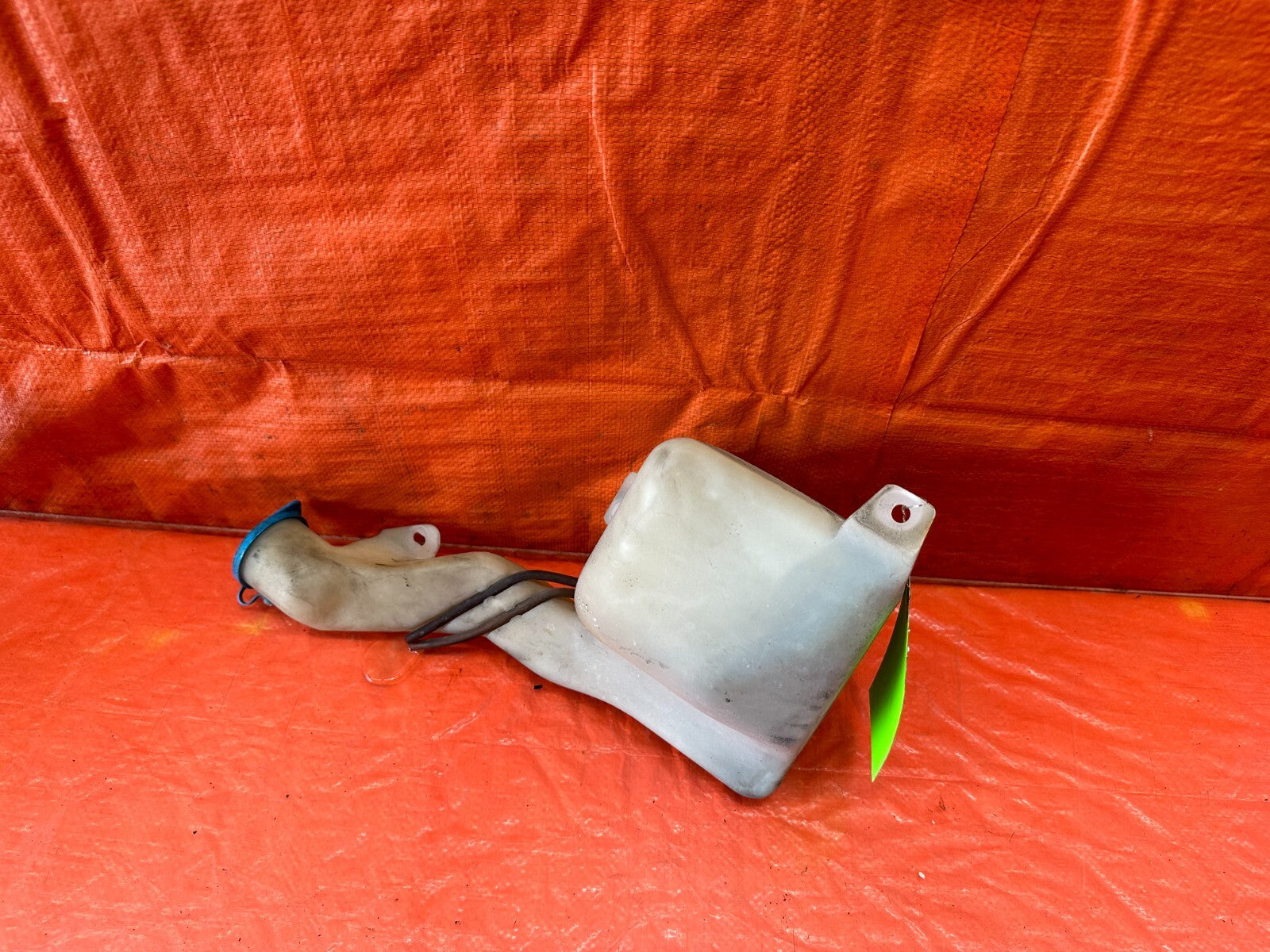 88 89 HONDA CRX DX SI   WINDSHIELD WIPER RESERVOIR TANK W/ MOTOR   OEM #2430