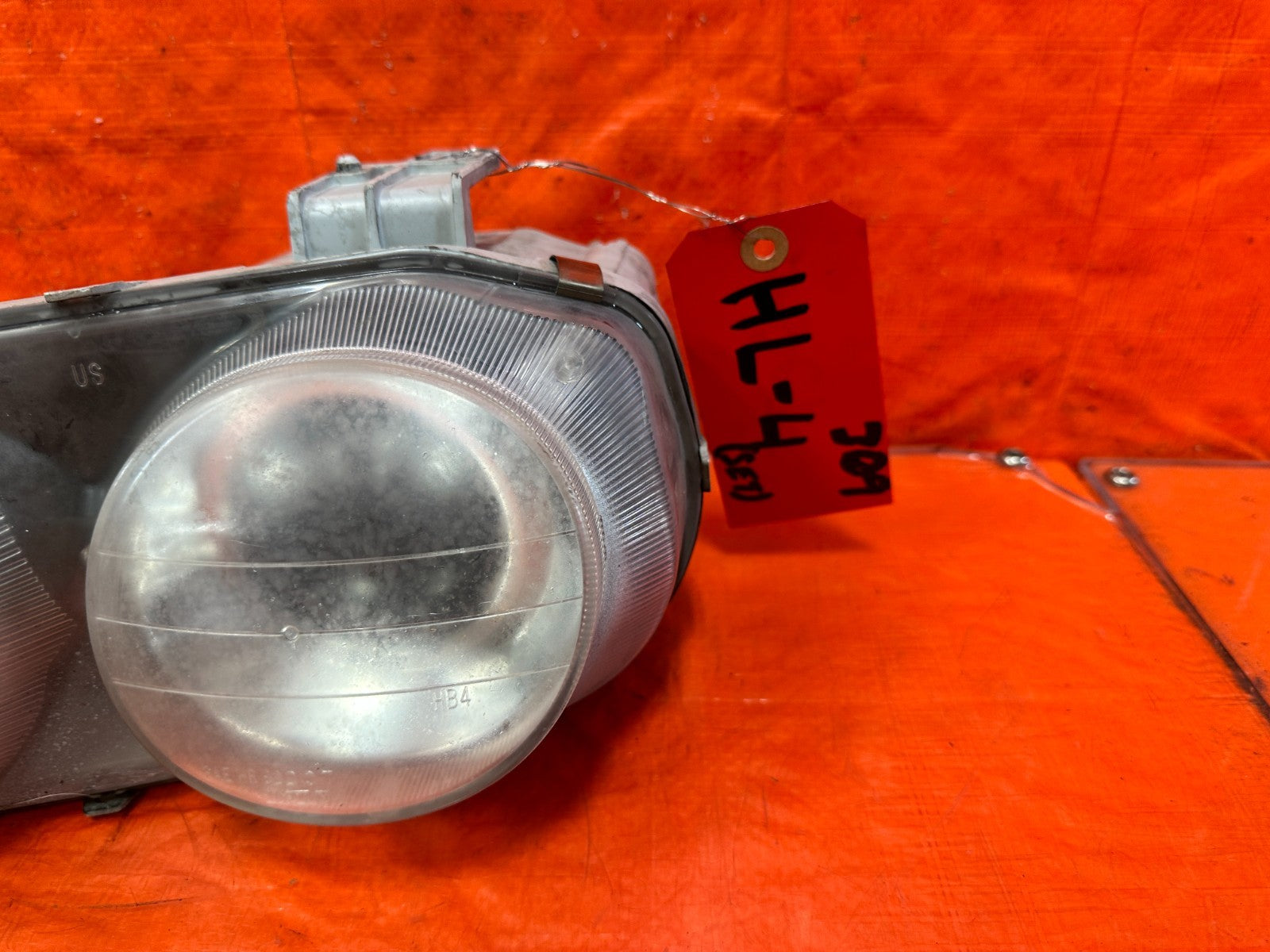 94 97 ACURA INTEGRA HEADLIGHTS HEADLAMPS   LEFT AND RIGHT HEADLIGHT SET OEM 3091
