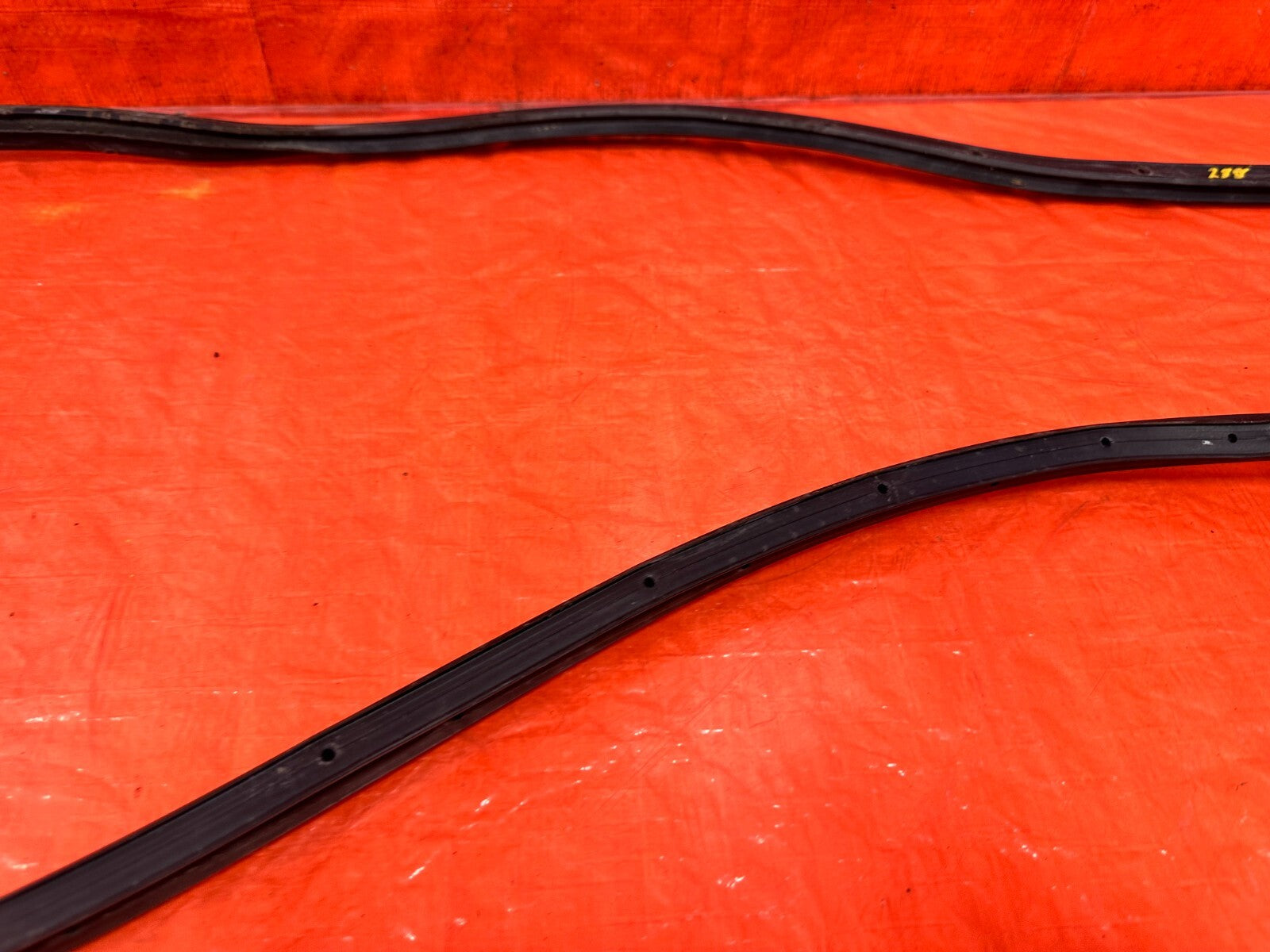 02 10 LEXUS SC430   RIGHT FRONT   DOOR WEATHER STRIP   OEM FACTORY OE #28810