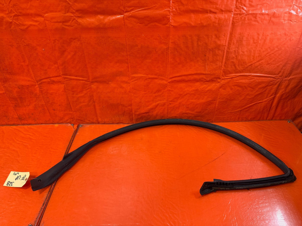 08 15 INFINITI G37 & Q60 COUPE   RIGHT   UPPER WEATHER STRIP RUBBER OEM #3280
