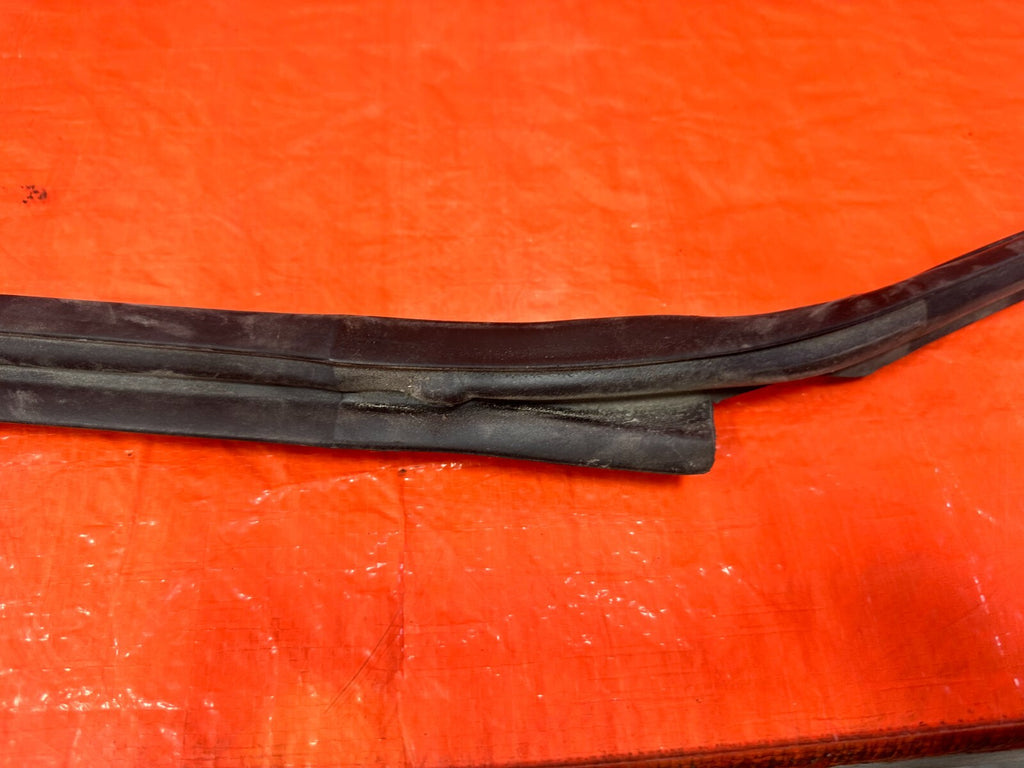 08 14 SUBARU IMPREZA WRX WAGON   PASSENGER RIGHT FRONT DOOR WEATHER STRIP GASKET4