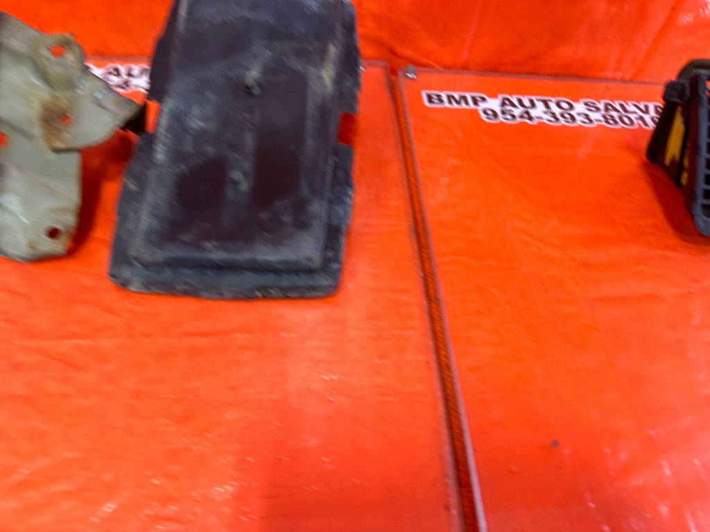 06 11 HONDA CIVIC   BATTERY TRAY AND PLASTIC COMBO   OEM OE #2606