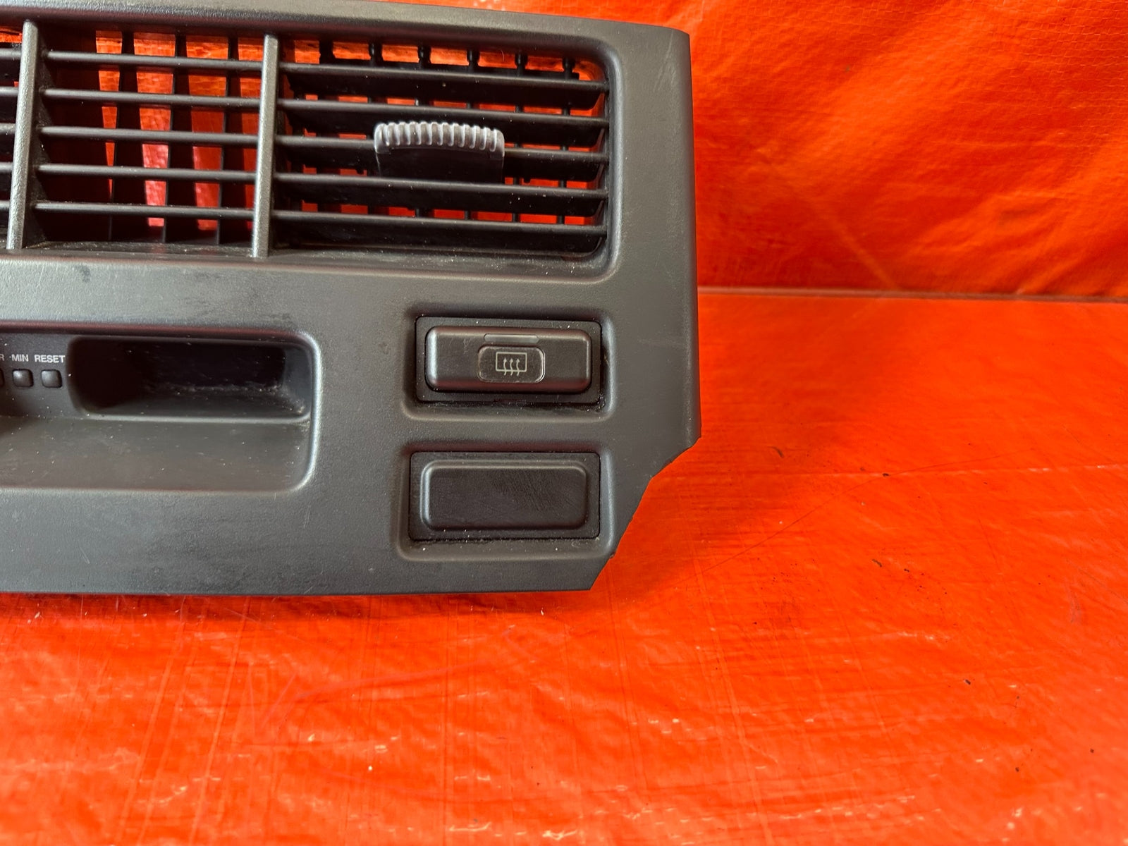 95 98 HONDA ODYSSEY   CENTER AC VENT W/ HAZARD & DEFROST SWITCH & CLOCK OEM #19313