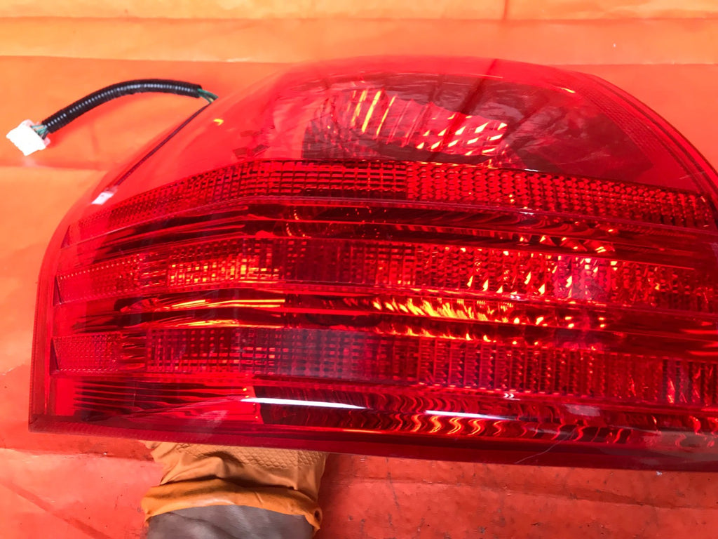 OEM 2010 2011 2012 NISSAN ROGUE DRIVER LEFT OUTER TAIL LIGHT LAMP L LH2