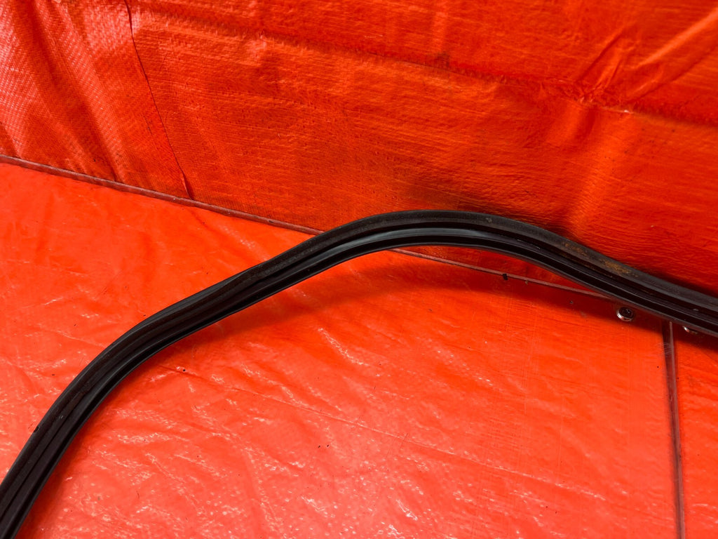 04 08 ACURA TSX   LEFT REAR   DOOR TO CHASSIS WEATHER STRIP OPEN TRIM OEM #20513
