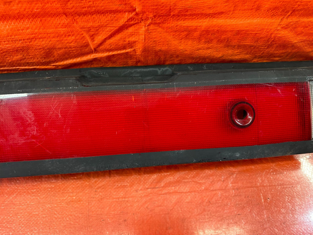 88 89 HONDA CRX   CENTER TAIL LIGHT MIDDLE TAIL LAMP   OEM FACTORY #2433