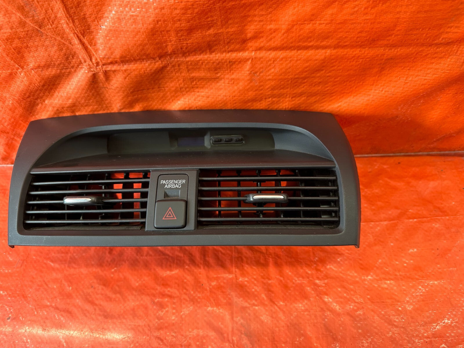 05 08 ACURA TL   CENTER DASH BOARD AIR CONDITIONING AC VENT W/ DISPLAY   OEM 2342