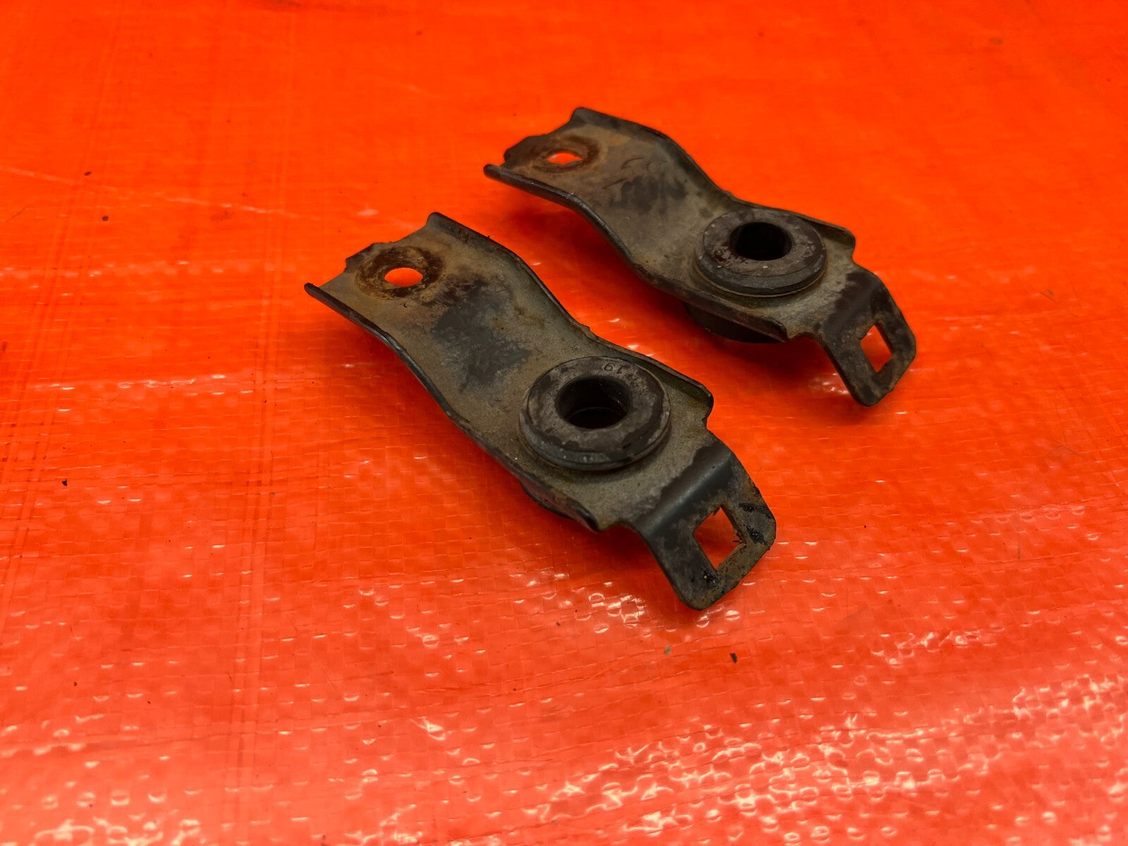 94 01 ACURA INTEGRA   RADIATOR MOUNTING BRACKET SET LEFT & RIGHT B18   OEM #1783