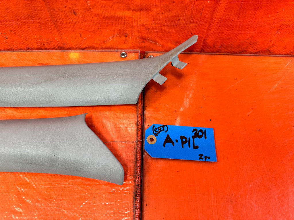 97 01 HONDA CR V CRV   LEFT & RIGHT A PILLARS   OEM FACTORY #3011