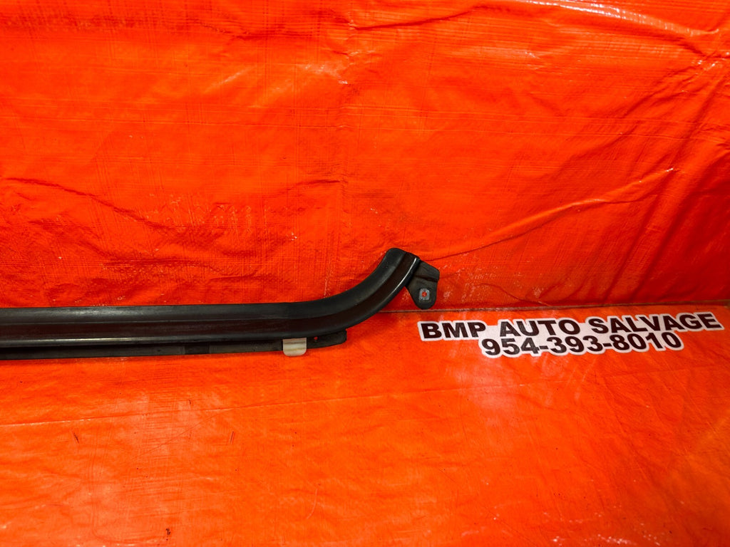 93 97 HONDA DEL SOL   DRIVER LEFT GLASS TRIM BELT MOLDING STRIP   OEM #2561