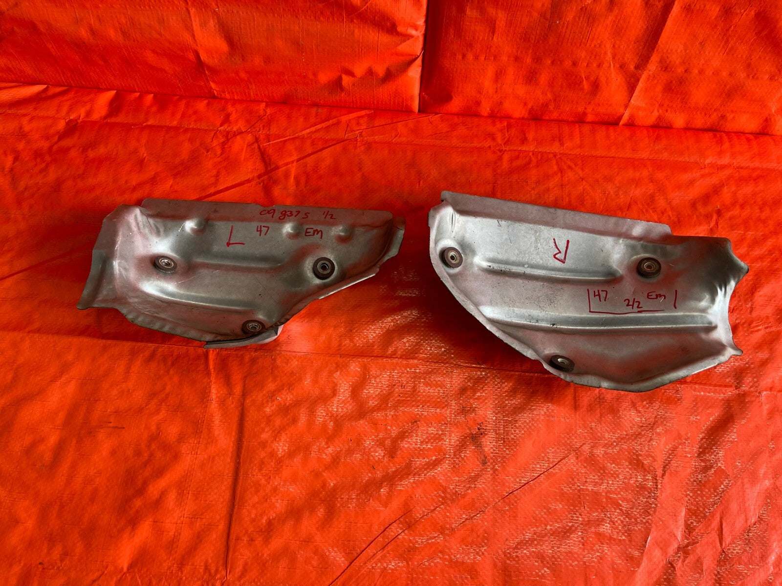 09 13 INFINITI   G37 2D COUPE   EXHAUST MANIFOLD HEAT SHIELD SET LEFT RIGHT OEM 4