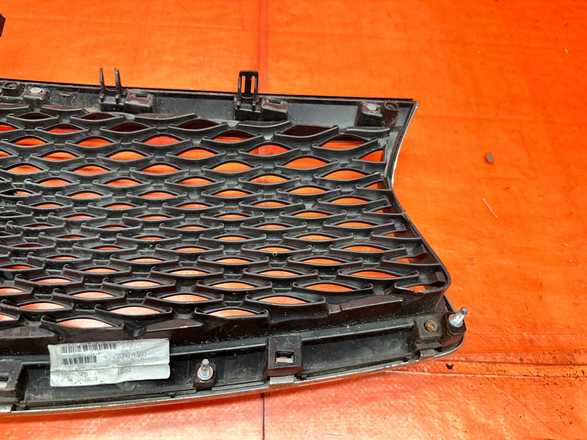 14-15 INFINITI Q50 3.7L AWD FRONT BUMPER RADIATOR GRILLE W/ FRONT CAMERA OEM 34511