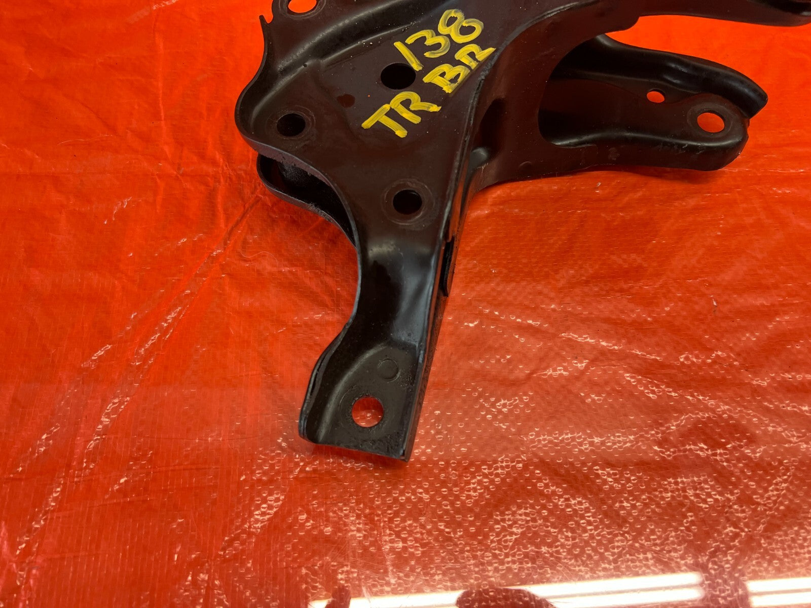 93 96 HONDA PRELUDE S & SI   AUTOMATIC MODEL   TRANSMISSION MOUNTING BRACKET 1384
