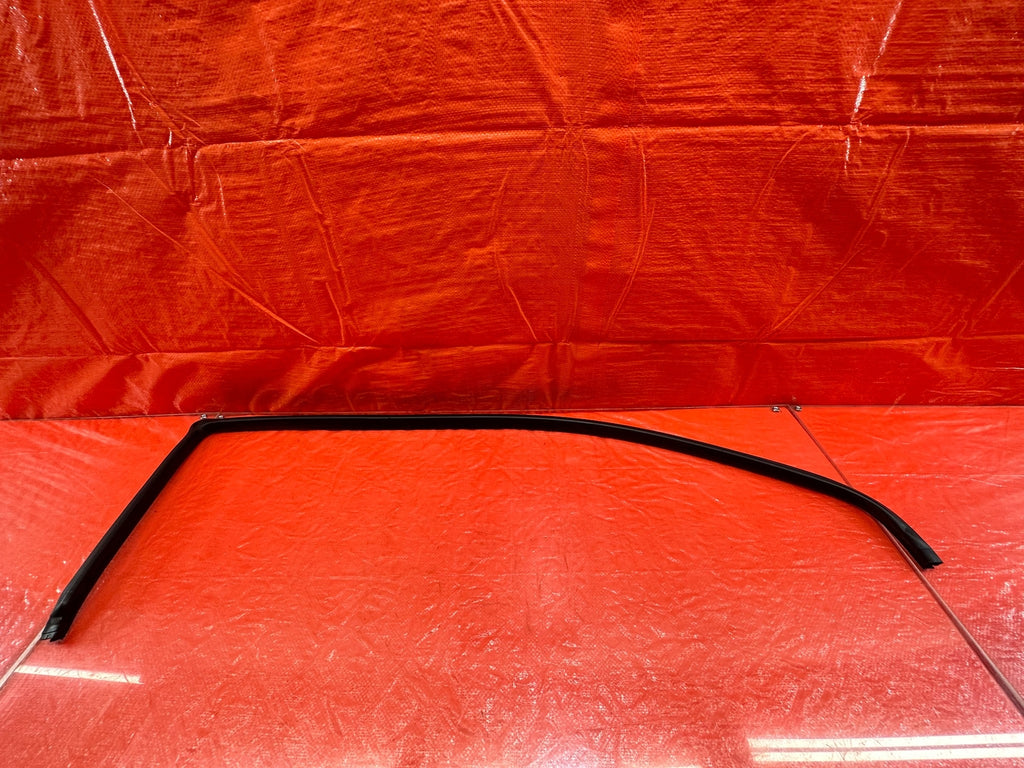 02 05 HONDA CIVIC SI EP3   CHASSIS TO DOOR OPEN TRIM WEATHER STRIP RIGHT OEM 2136