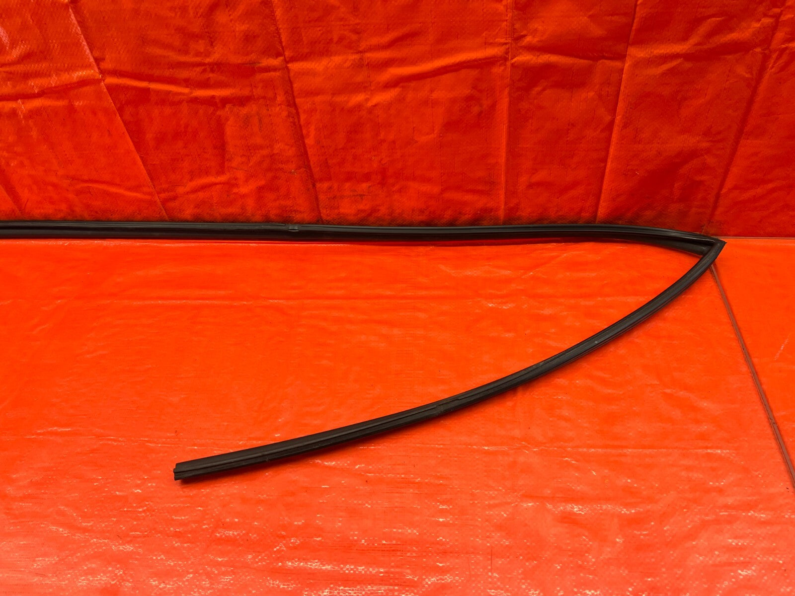 06 11 HONDA CIVIC 2D COUPE   DRIVER LEFT WINDOW GLASS RUN CHANNEL   OEM #2372
