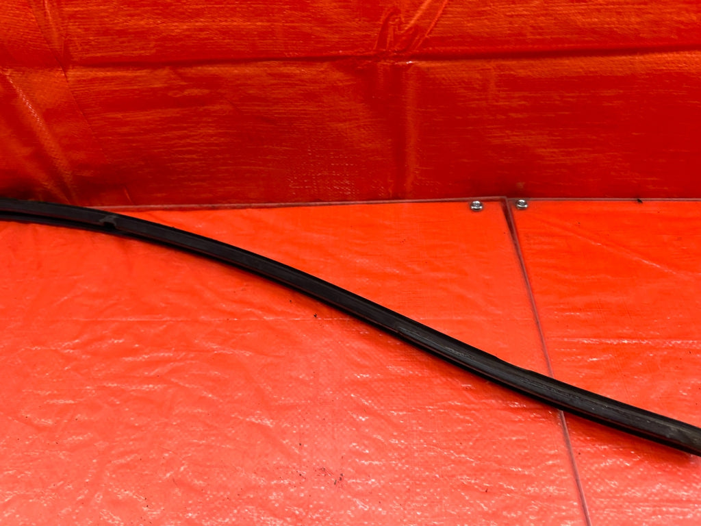 96 00 HONDA CIVIC   COUPE & HATCH   PASSENGER RIGHT DOOR GLASS SUB SEAL OEM #1915