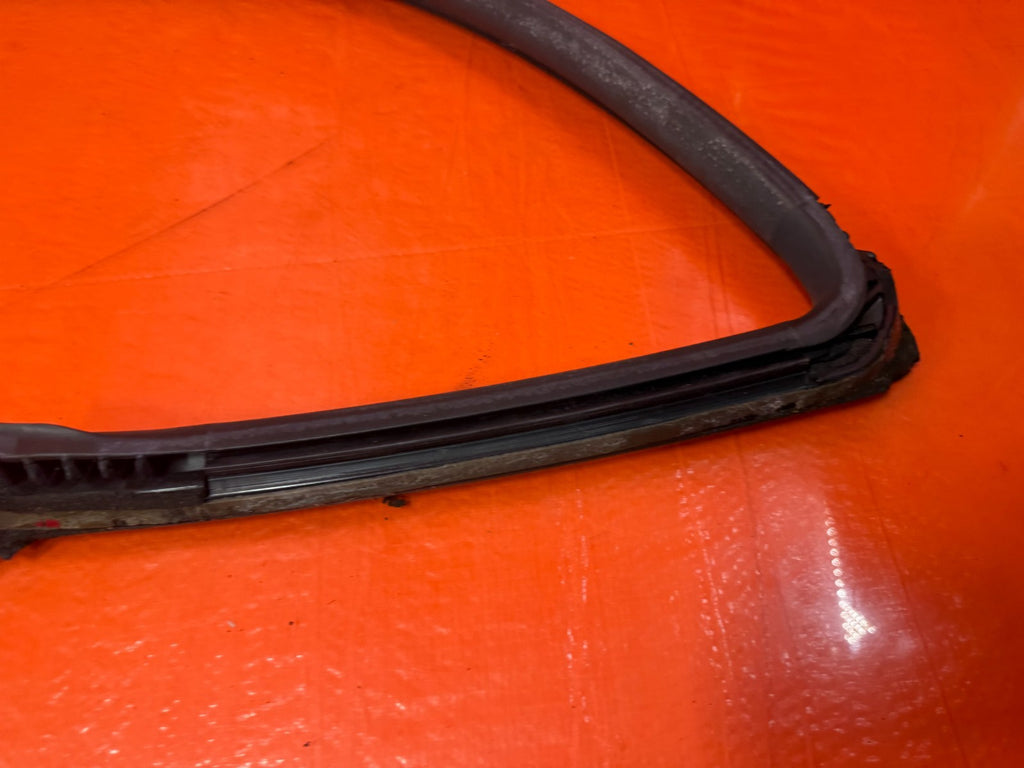 08 15 INFINITI G37 & Q60 COUPE   RIGHT   UPPER WEATHER STRIP RUBBER OEM #3282