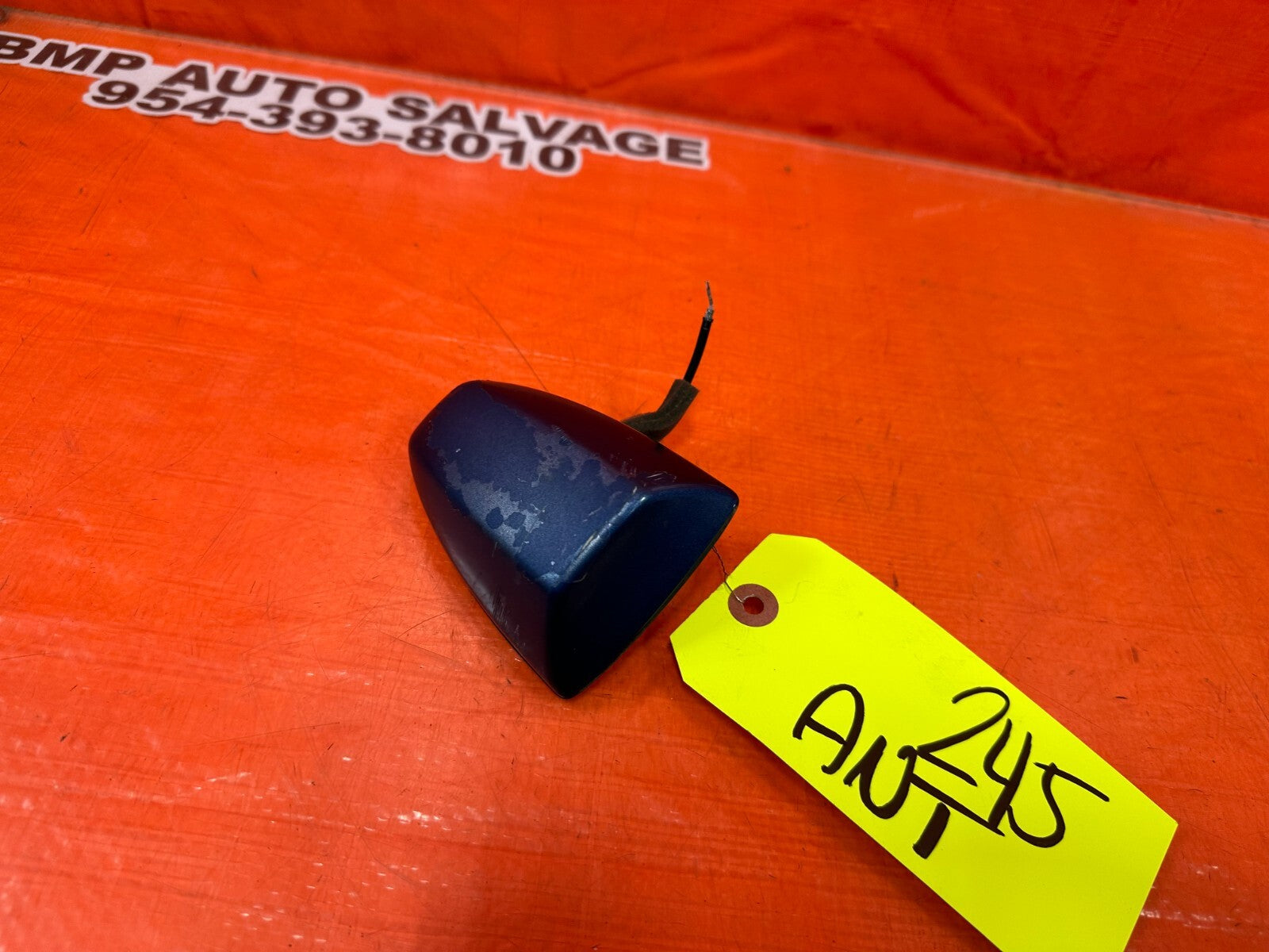 08 13 INFINITI G37 COUPE 2D   TOP ROOF SHARK FIN RADIO ANTENNA   BLUE   OEM 2455