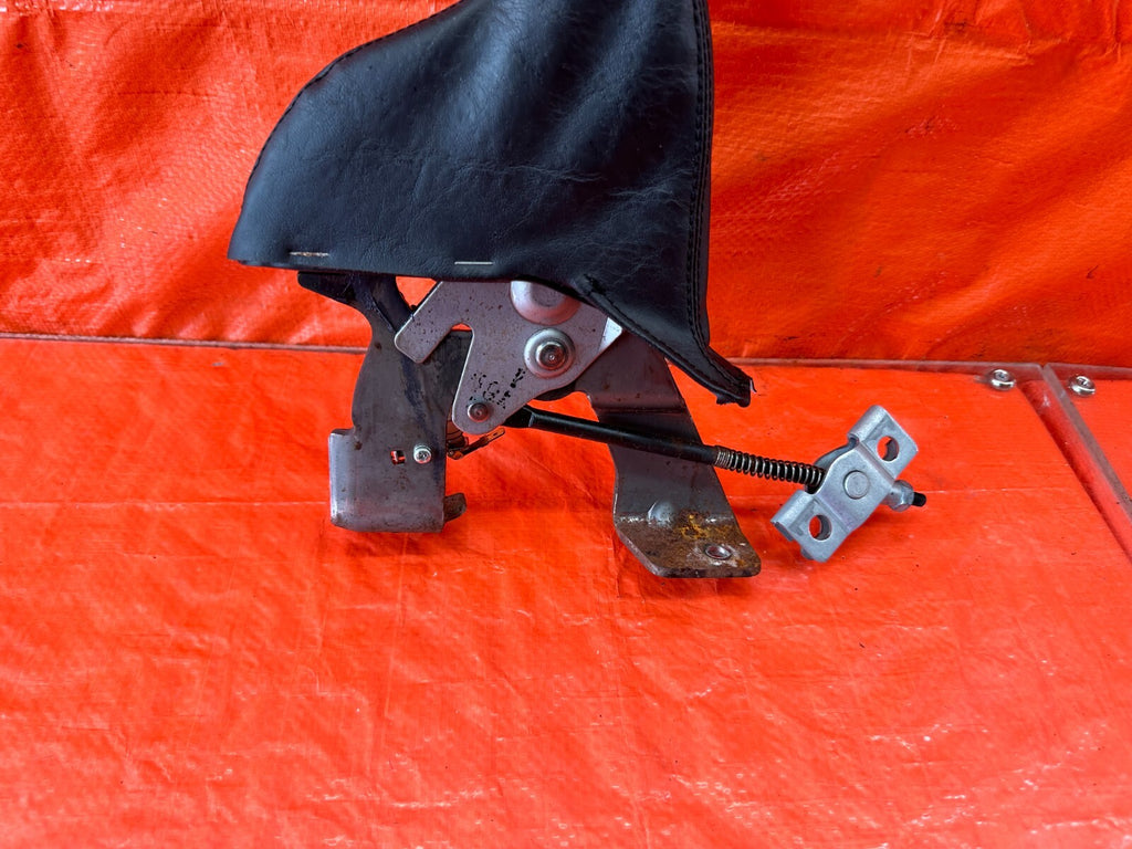 04 08 ACURA TSX   EMERGENCY / PARKING BRAKE HANDLE GRIP LEVER   OEM #2054