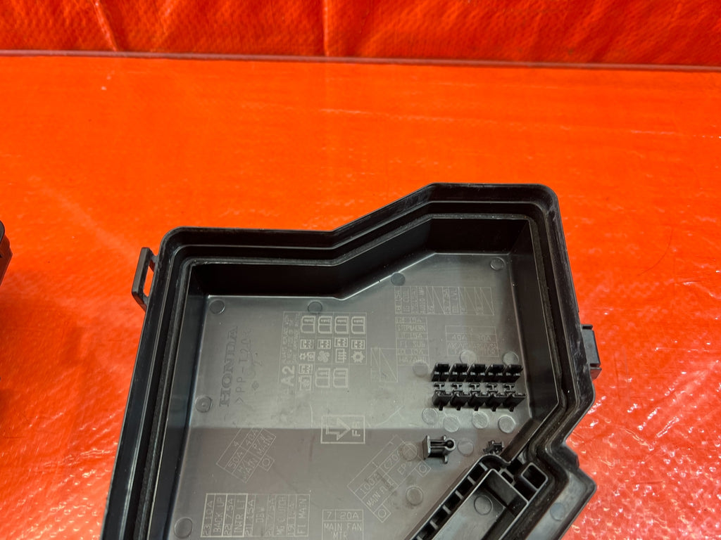 09 11 HONDA CIVIC SI SEDAN   EXTERIOR UNDER THE HOOD ENGINE BAY FUSE BOX OEM 20312