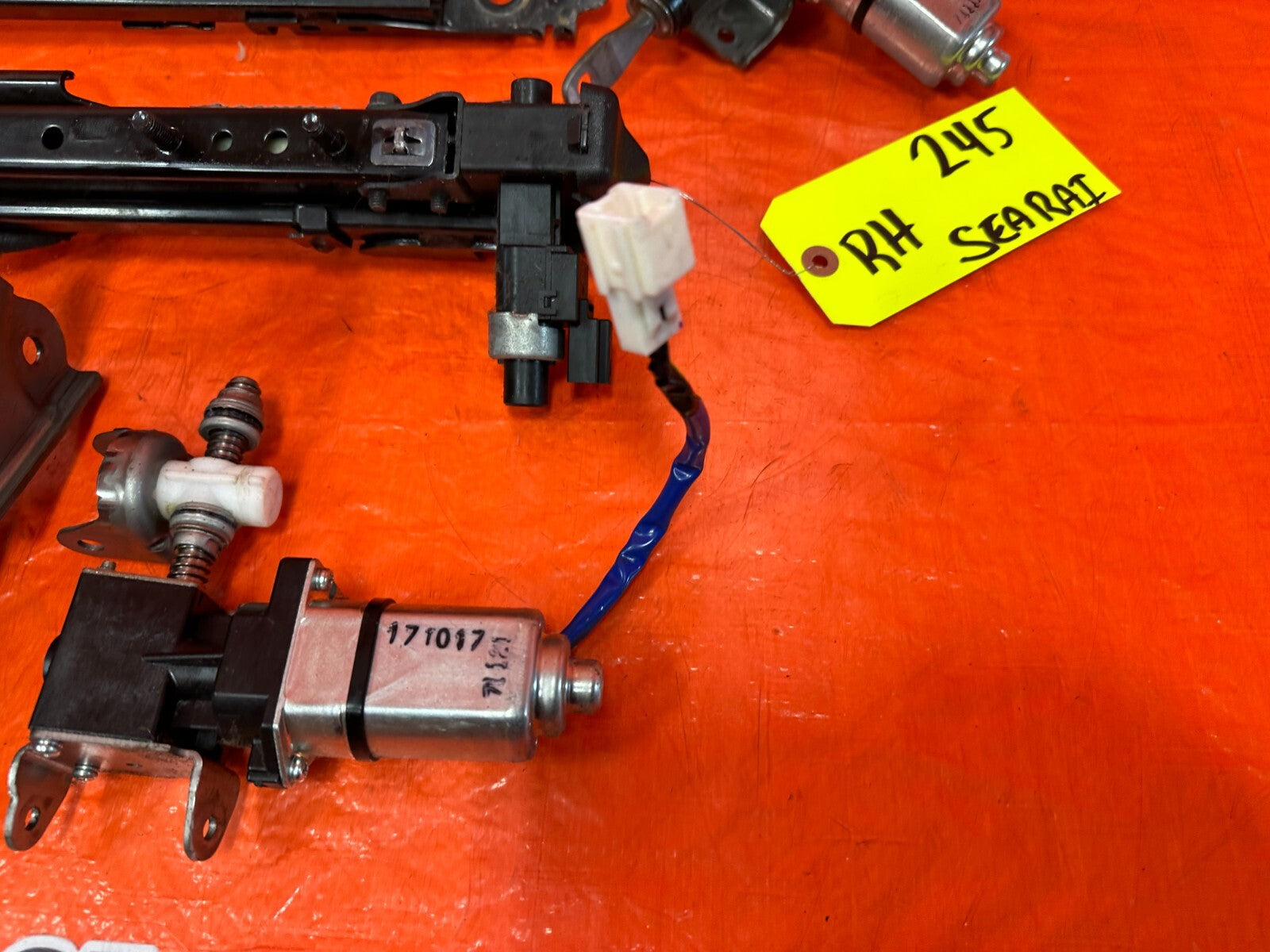 08 09 INFINITI G37 2D COUPE SPORT S   RIGHT SEAT RAILS W/ ALL MOTORS   OEM 2456